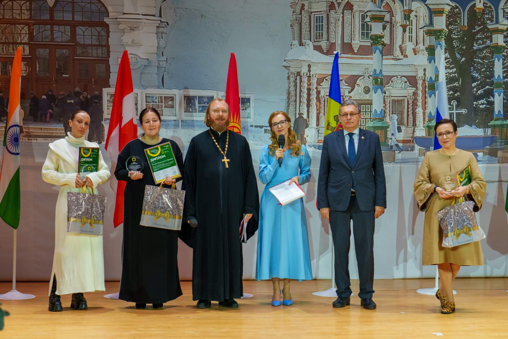Творчество во имя семьи: в Москве наградили лучших авторов Всероссийского конкурса креативных индустрий «Семья – основа мира»